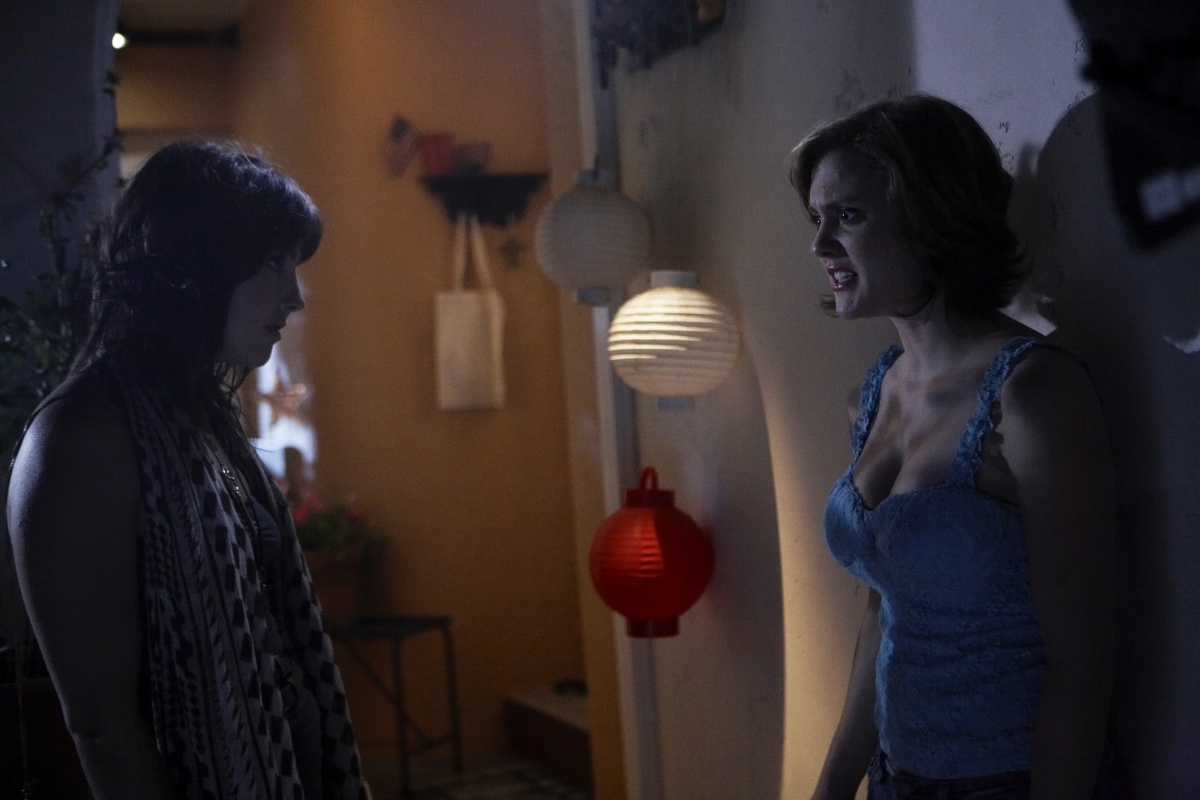 Кадры из 18-летняя девственница (2009)