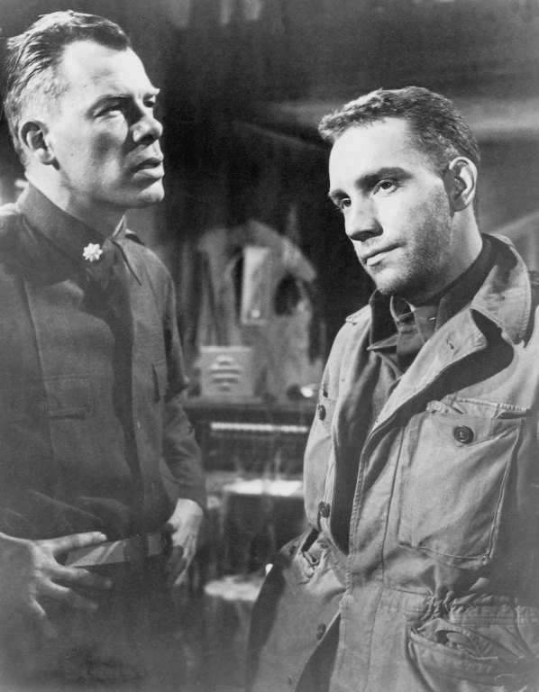 Кадры из Атака (1956)