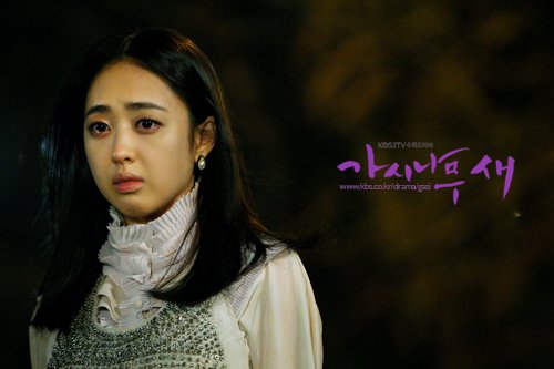 Кадры из Поющие в терновнике (2011)