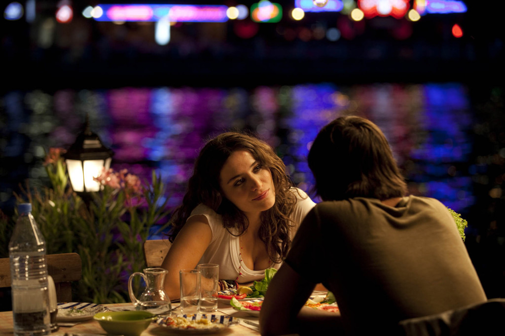 Кадры из Любовь любит случайности (2011)