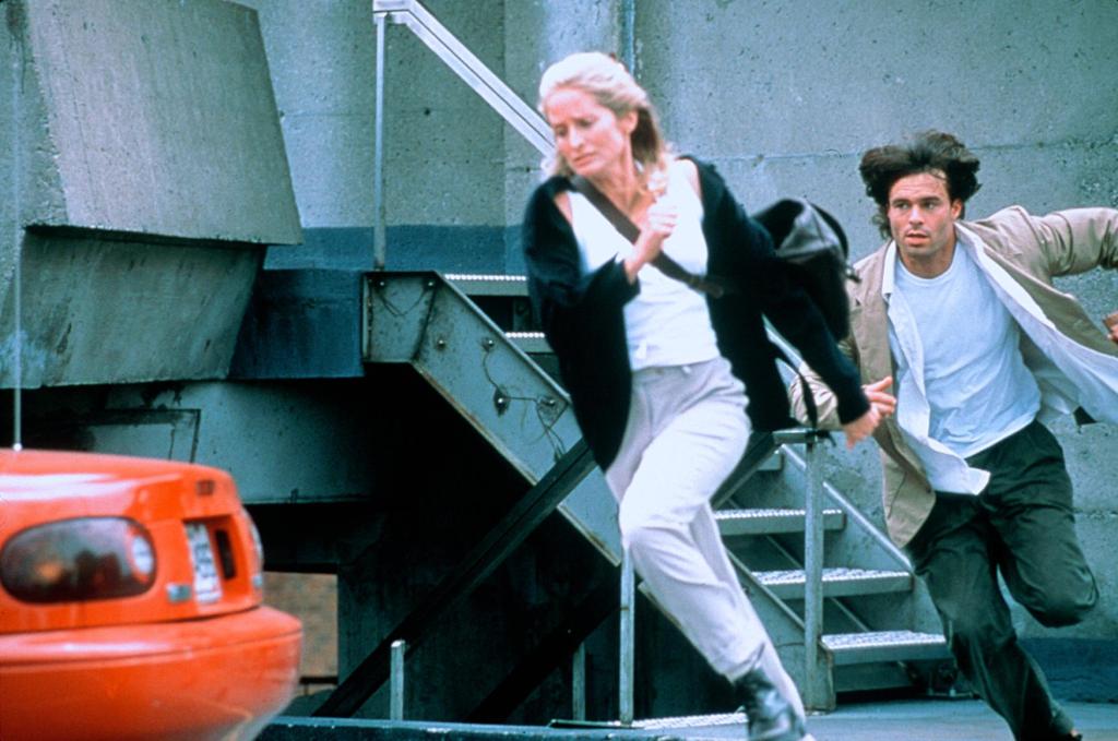 Кадры из Прибытие: Новая угроза (1998)