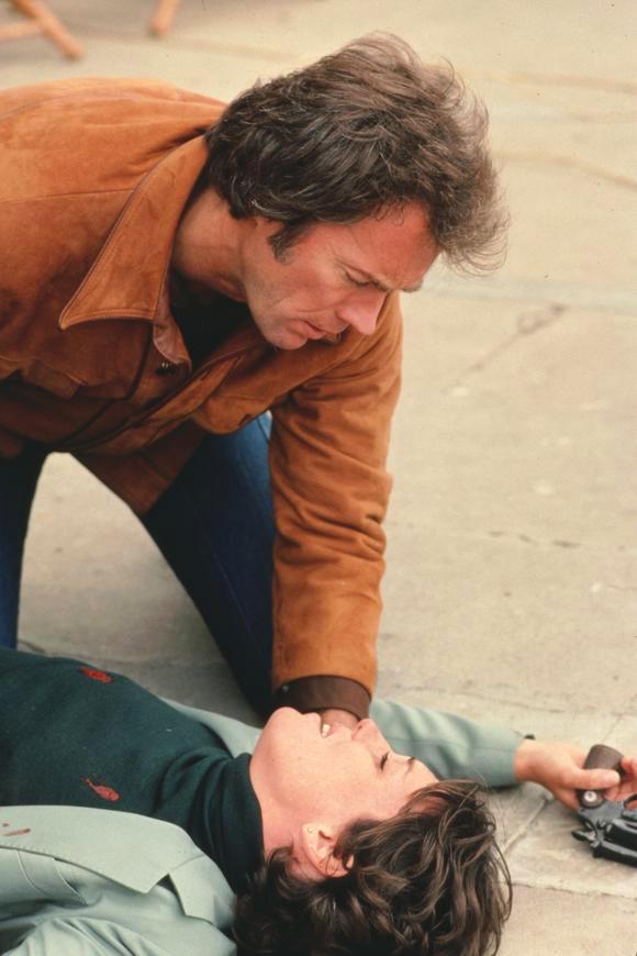 Кадры из Подкрепление / Грязный Гарри 3: Блюститель закона (1976)