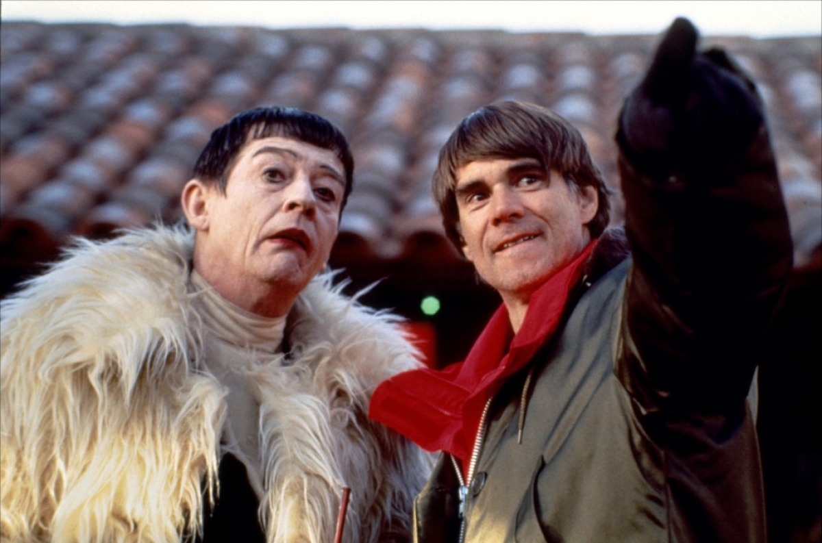 Кадры из Даже девушки-ковбои иногда грустят (1993)