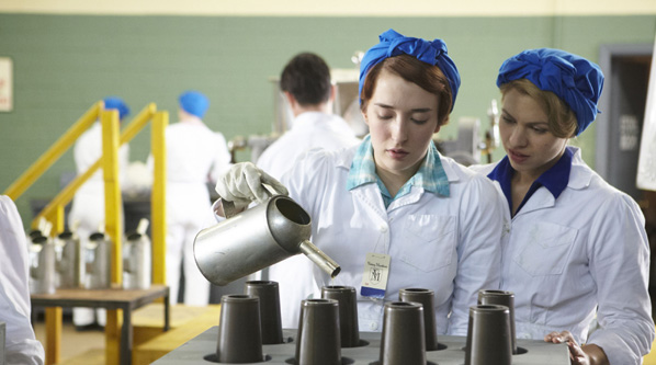 Кадры из Девушки и бомбы (2012)