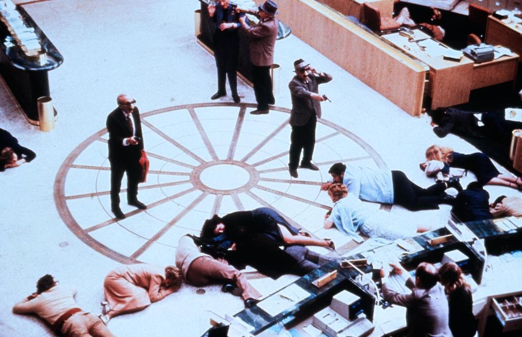 Кадры из Красиво уйти (1979)