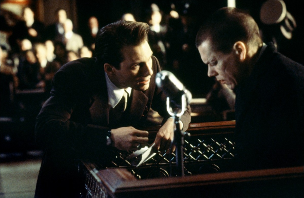 Кадры из Убийство первой степени (1995)