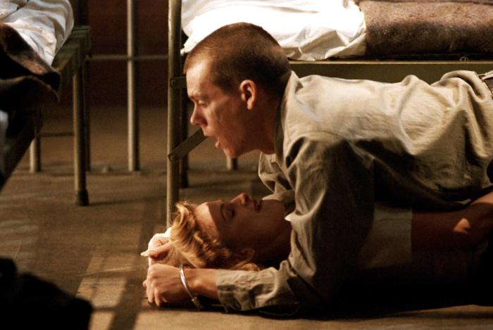 Кадры из Убийство первой степени (1995)