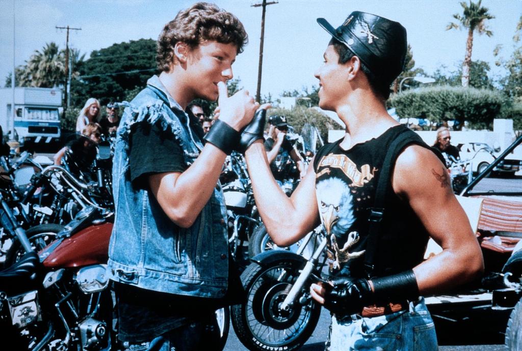 Кадры из Ренегат (1987)