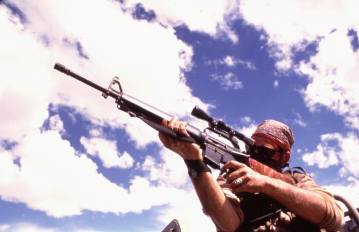 Кадры из Вдали от дома (1989)