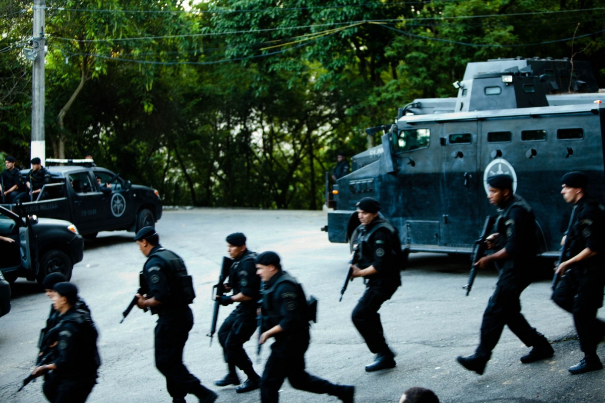 Кадры из Элитный отряд: Враг внутри (2010)