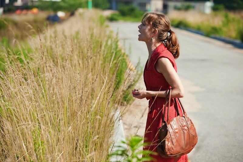 Кадры из В другой стране (2012)