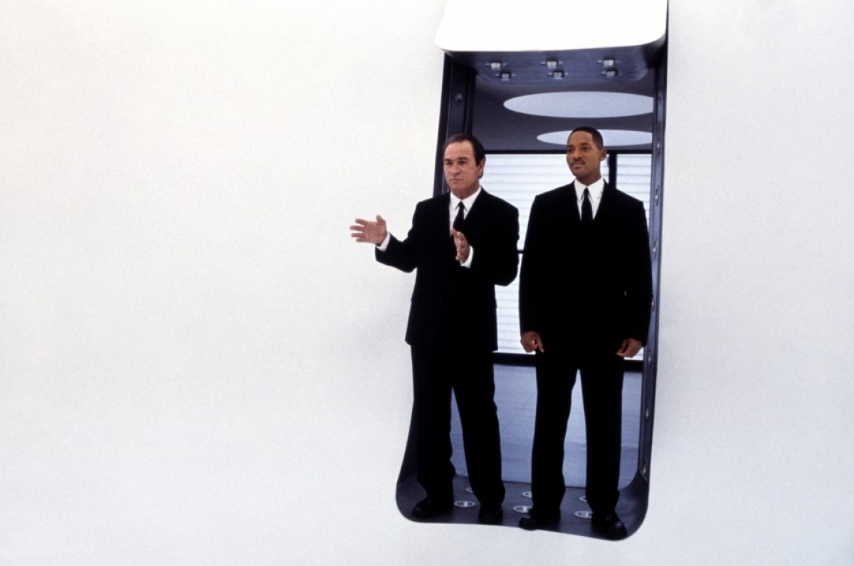 Кадры из Люди в черном 2 (2002)