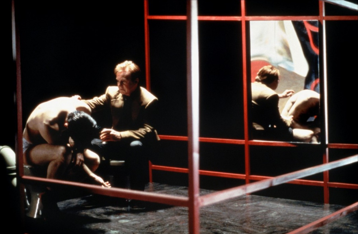 Кадры из Любовь – это дьявол (1998)