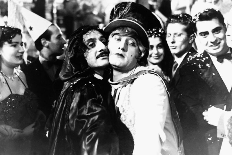 Кадры из Маменькины сынки (1953)