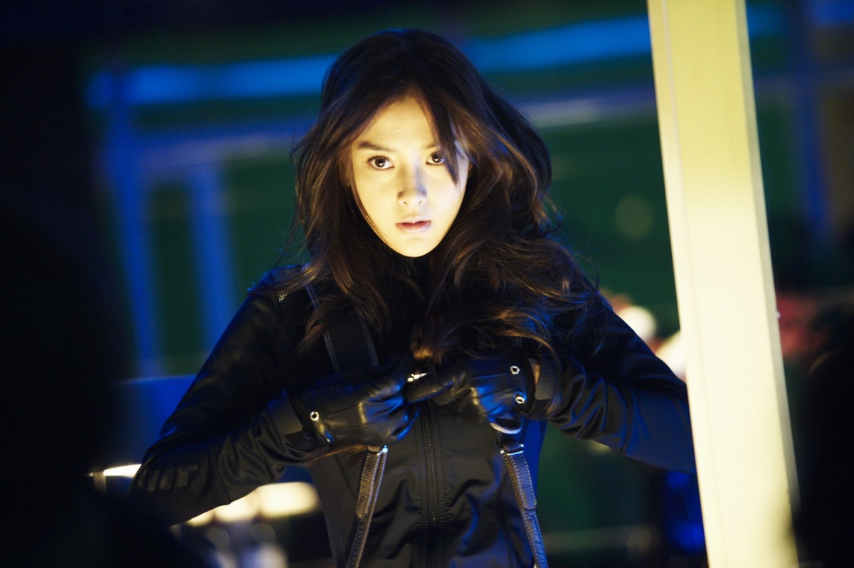 Кадры из Чёрный и белый: Начало (2012)