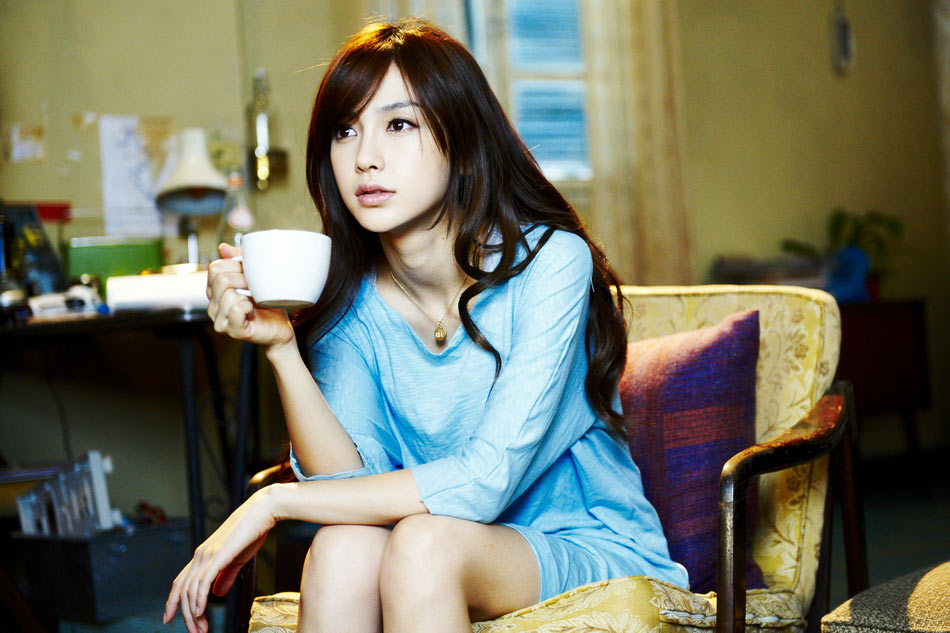 Кадры из Чёрный и белый: Начало (2012)