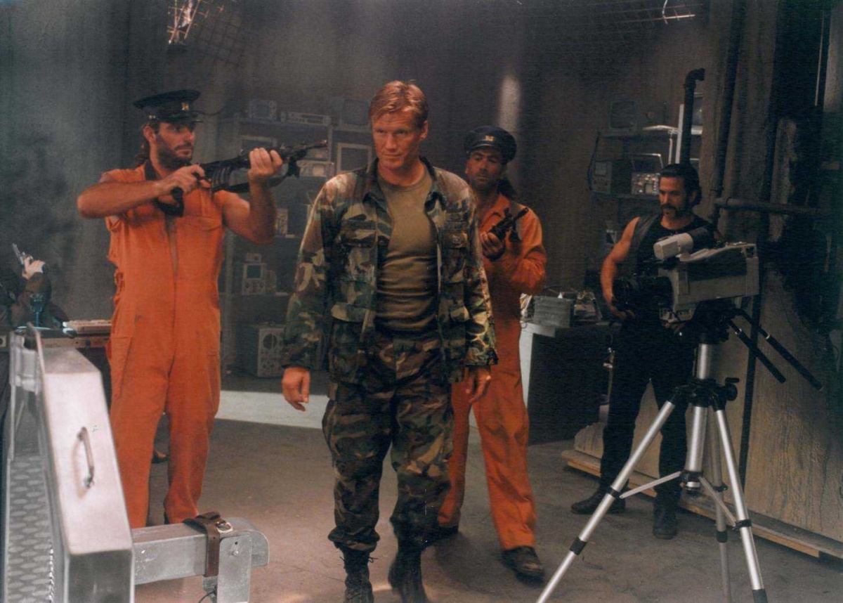 Кадры из Последний рубеж (2000)