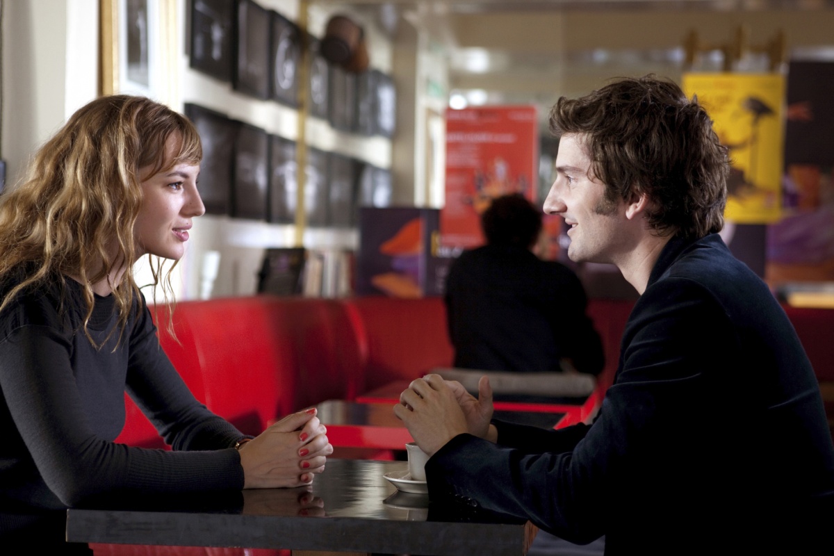 Кадры из Любовь живет три года (2012)