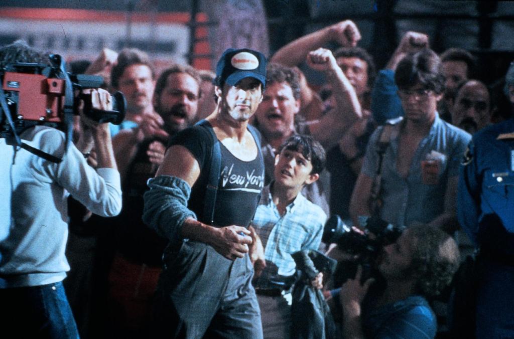 Кадры из Изо всех сил (1987)