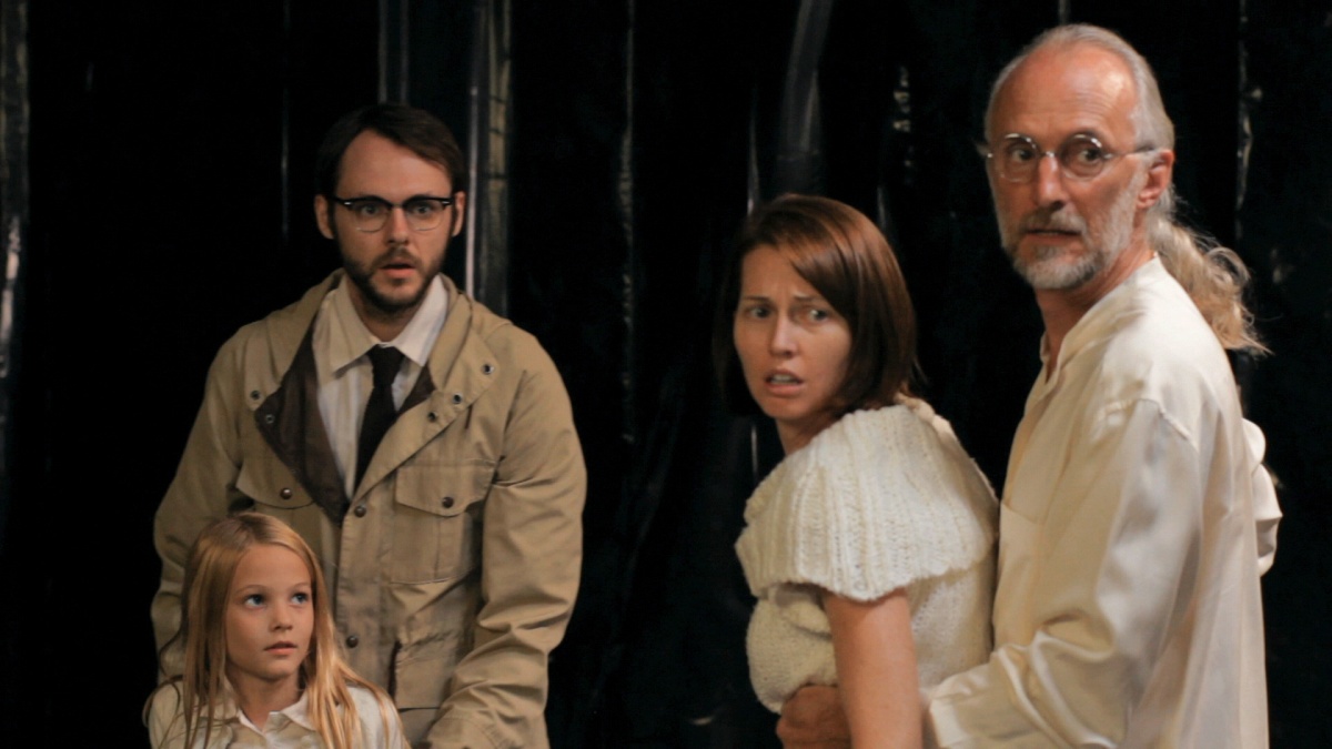 Кадры из Звук моего голоса (2011)