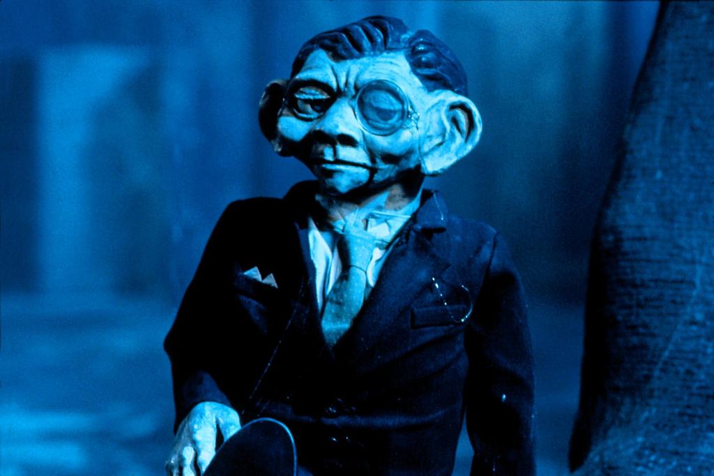 Кадры из Вступая в контакт (1985)