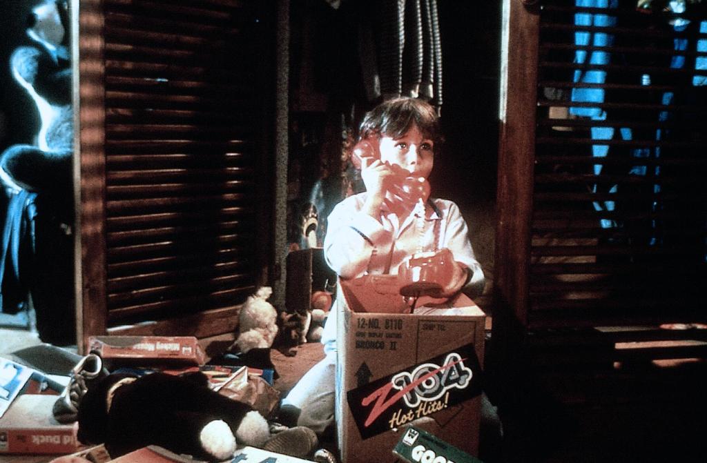 Кадры из Вступая в контакт (1985)