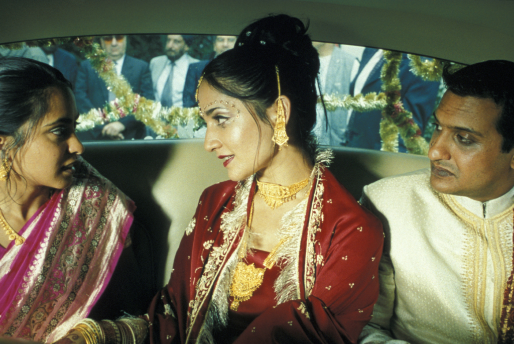 Кадры из Играй, как Бекхэм (2002)