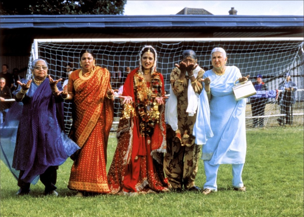 Кадры из Играй, как Бекхэм (2002)