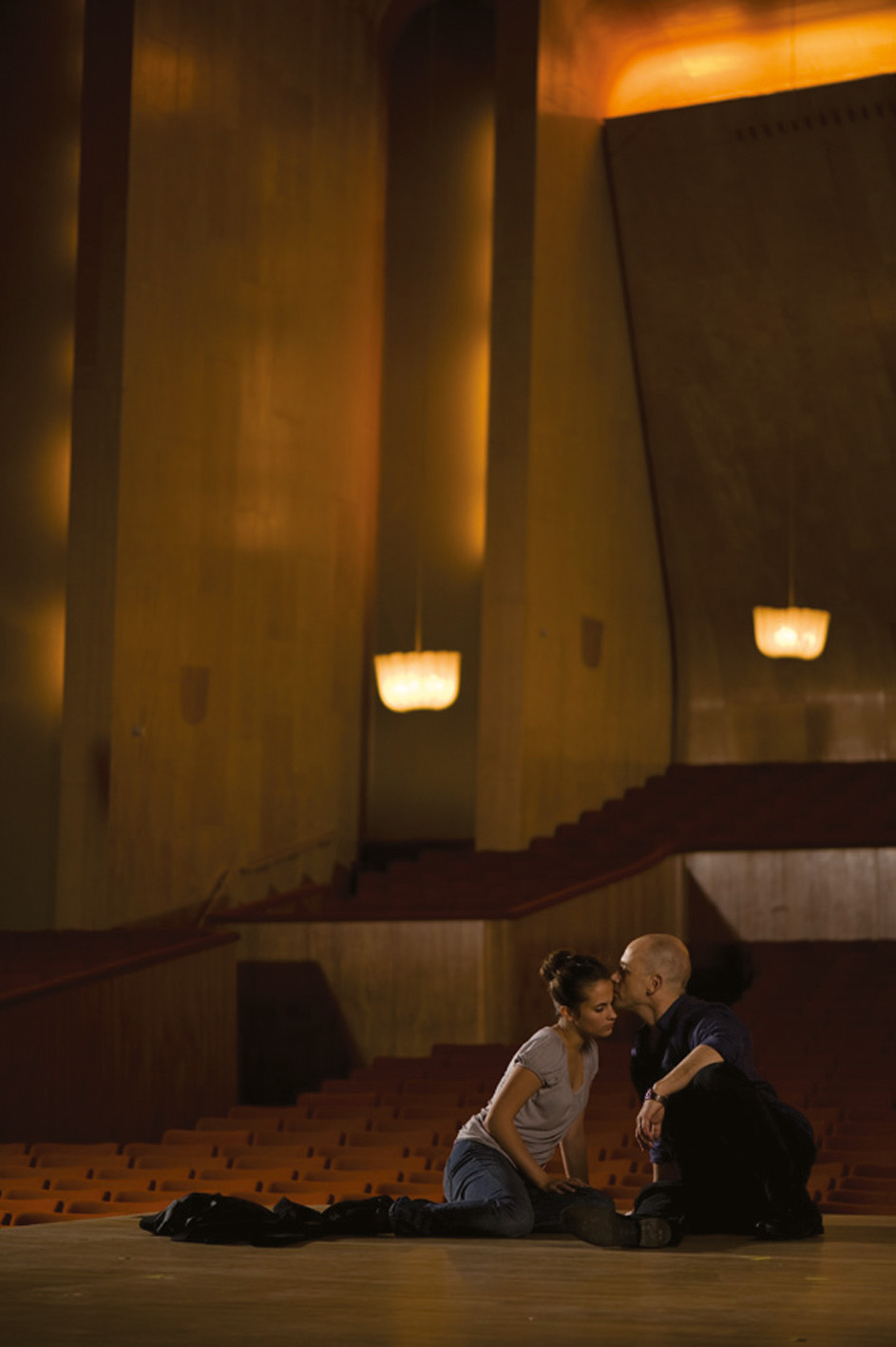 Кадры из К чему-то прекрасному (2010)