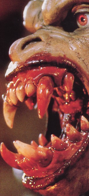 Кадры из Царь зла (1986)