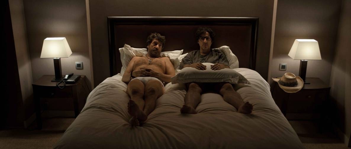 Кадры из Не входить, мы не одеты (2012)