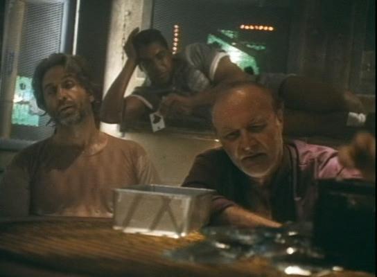 Кадры из Спасательный челнок (1993)