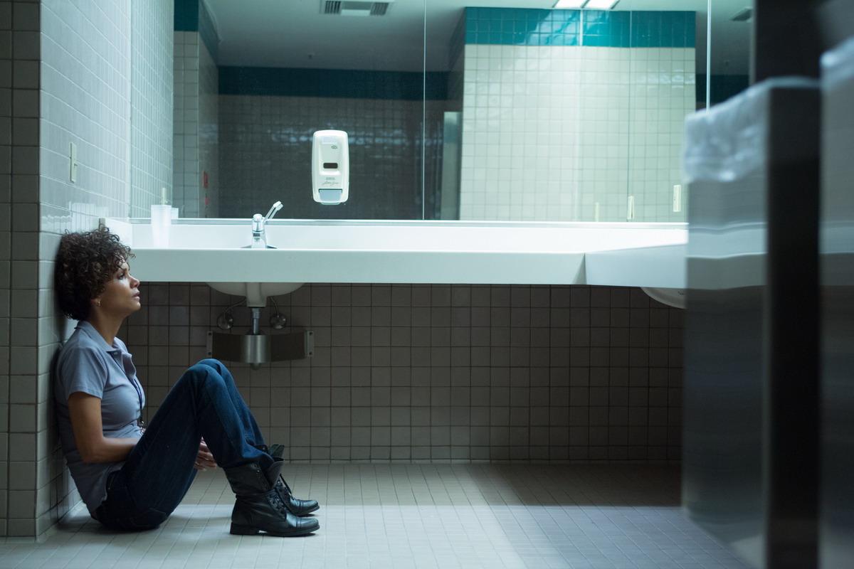 Кадры из Тревожный вызов (2013)