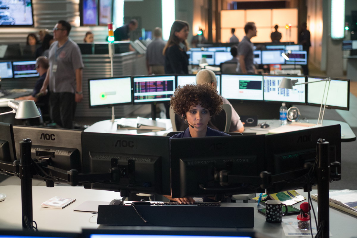 Кадры из Тревожный вызов (2013)