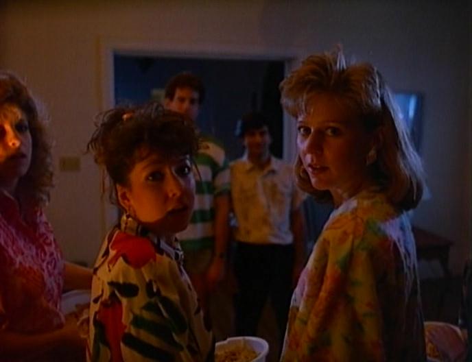 Кадры из Резня в женской общаге (1987)