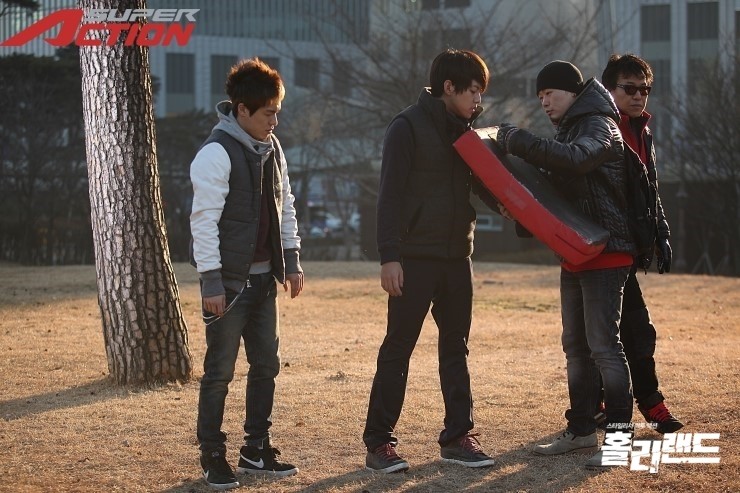 Кадры из Священная земля (2012)