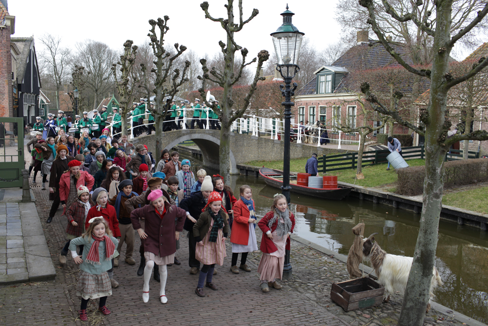 Кадры из Бенни Стоут (2011)