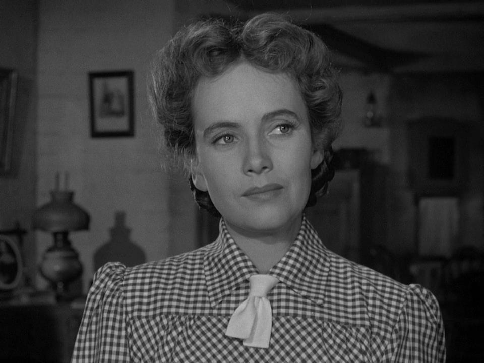 Кадры из Преследуемый (1947)