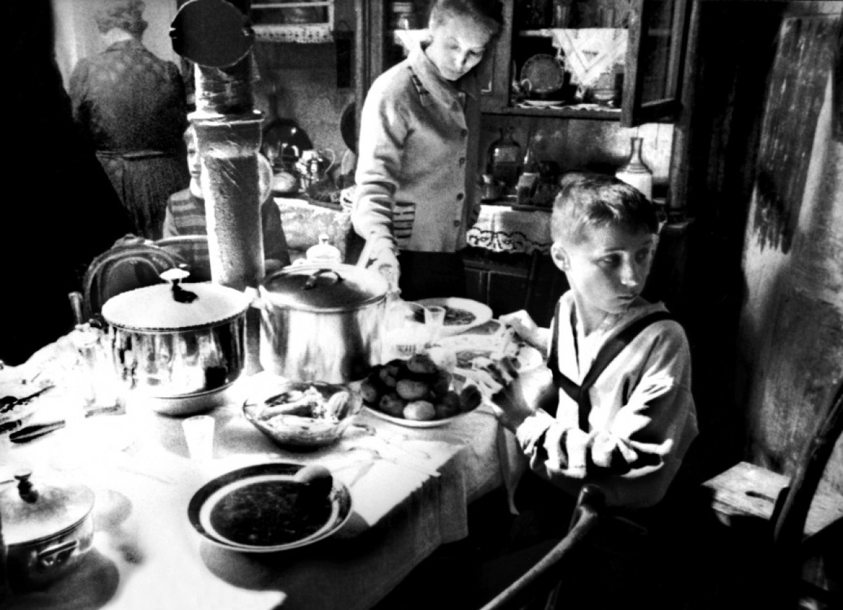 Кадры из Хрусталев, машину! (1998)