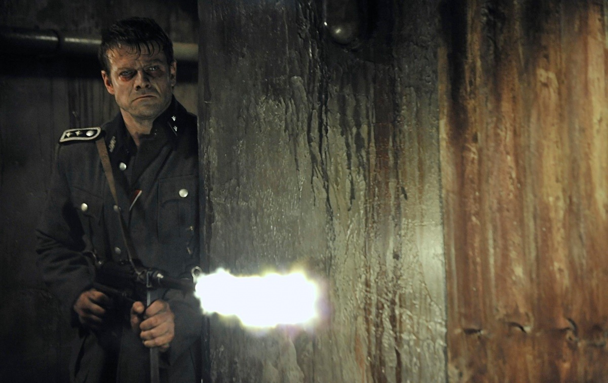 Кадры из Адский бункер: Восстание спецназа (2013)