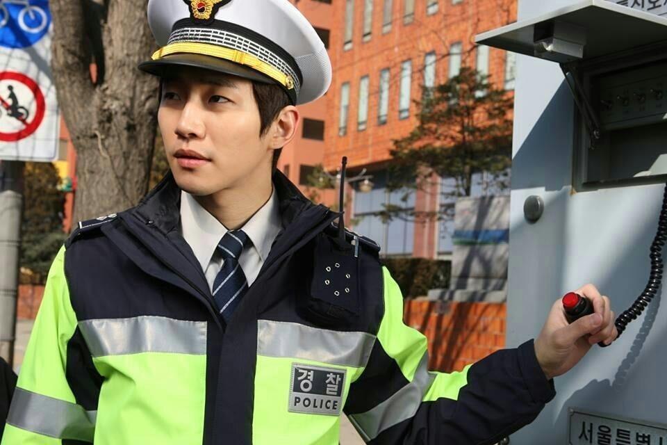 Кадры из Наблюдатели (2013)