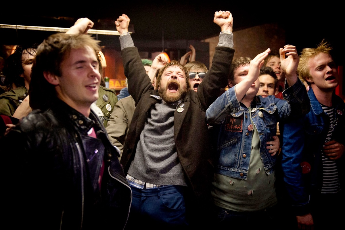 Кадры из Хорошие вибрации (2012)