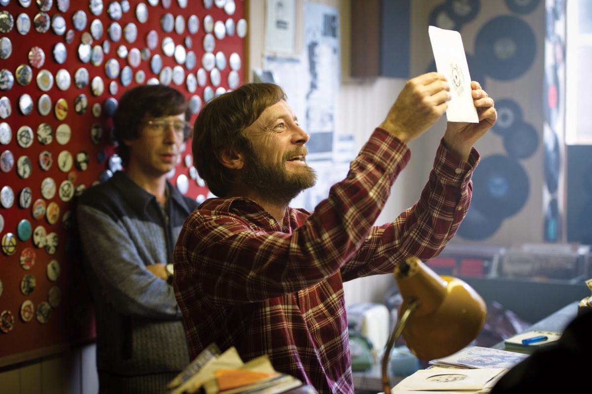 Кадры из Хорошие вибрации (2012)