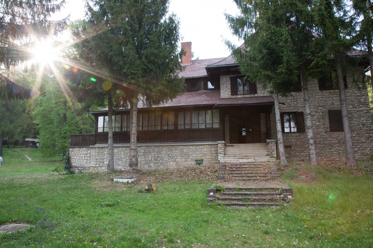 Кадры из Открытая могила (2013)