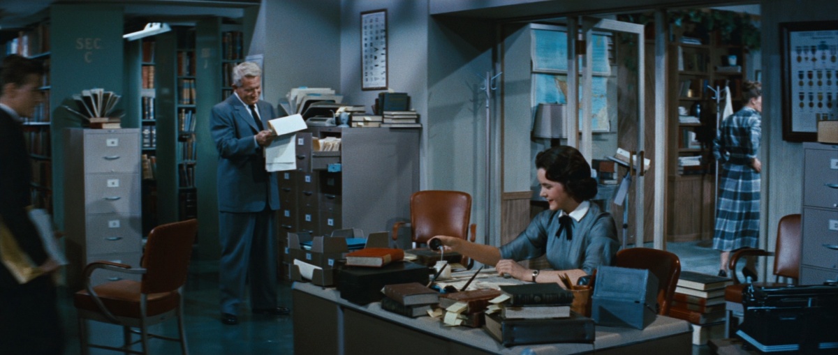 Кадры из Кабинетный гарнитур (1957)