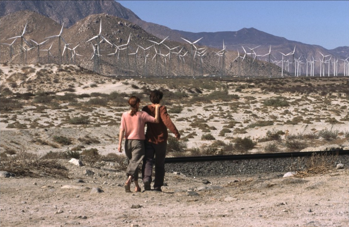 Кадры из 29 пальм (2003)