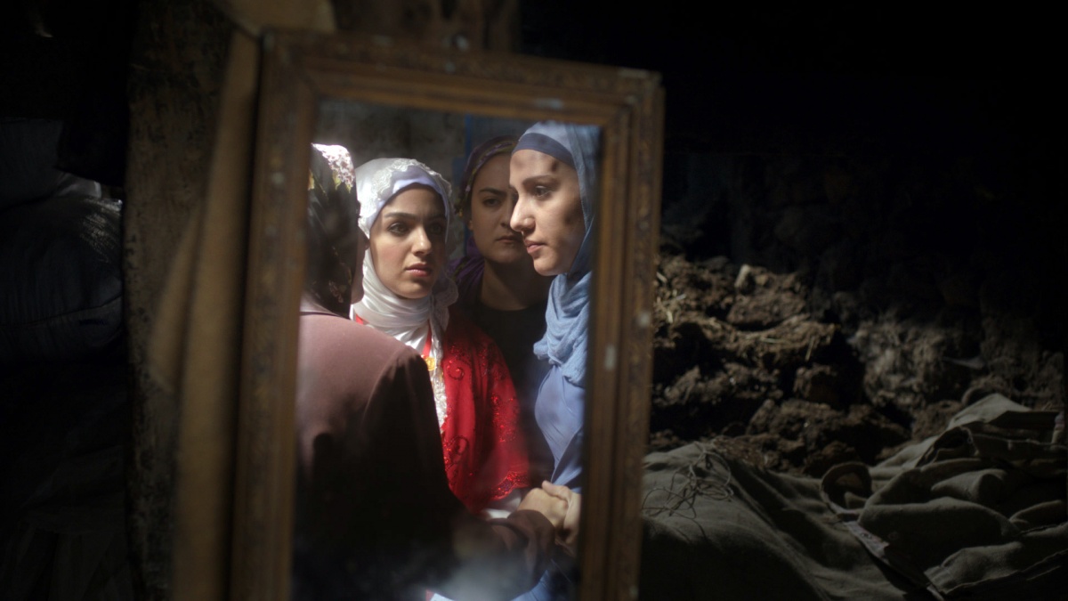 Кадры из Вторая жена (2012)