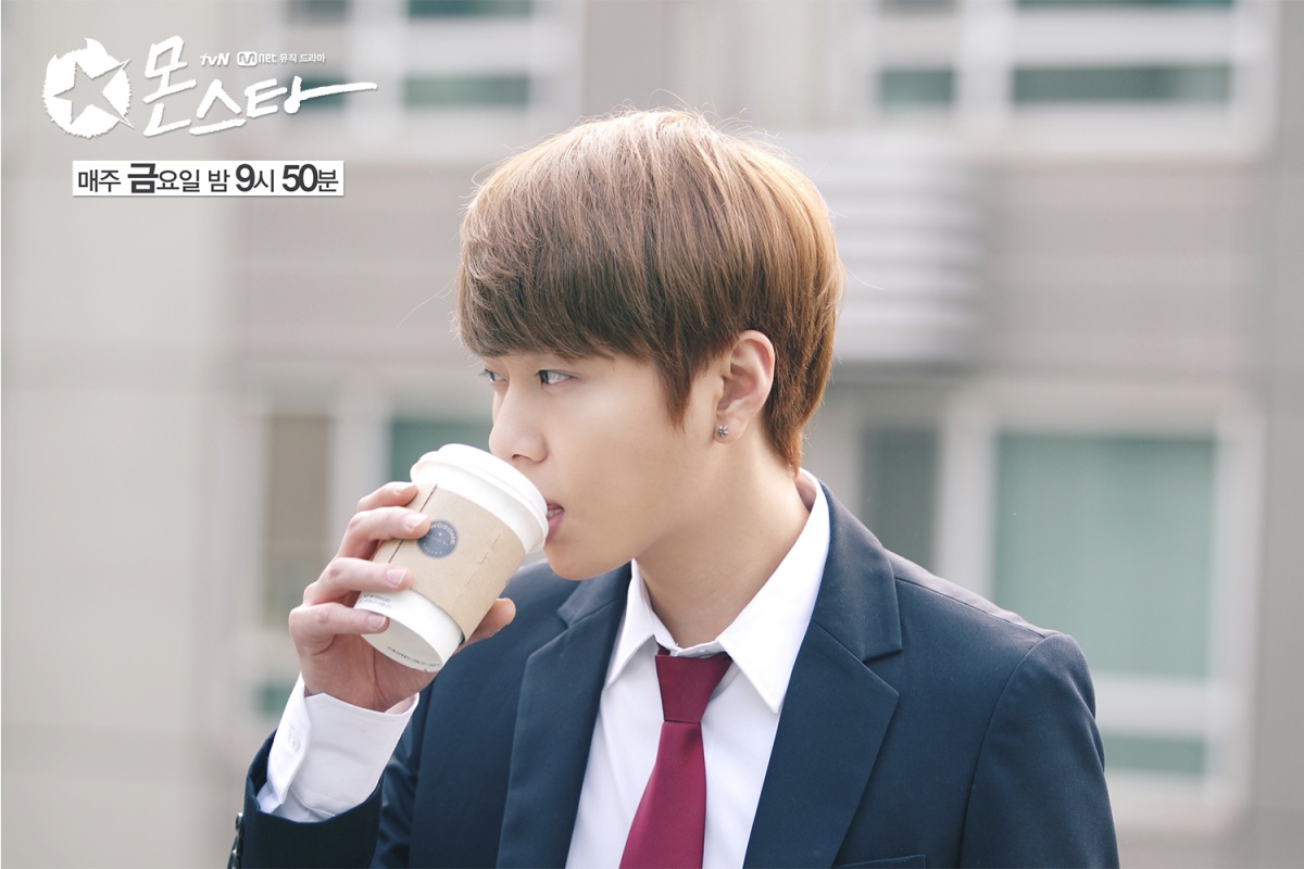 Кадры из МонСтар (2013)