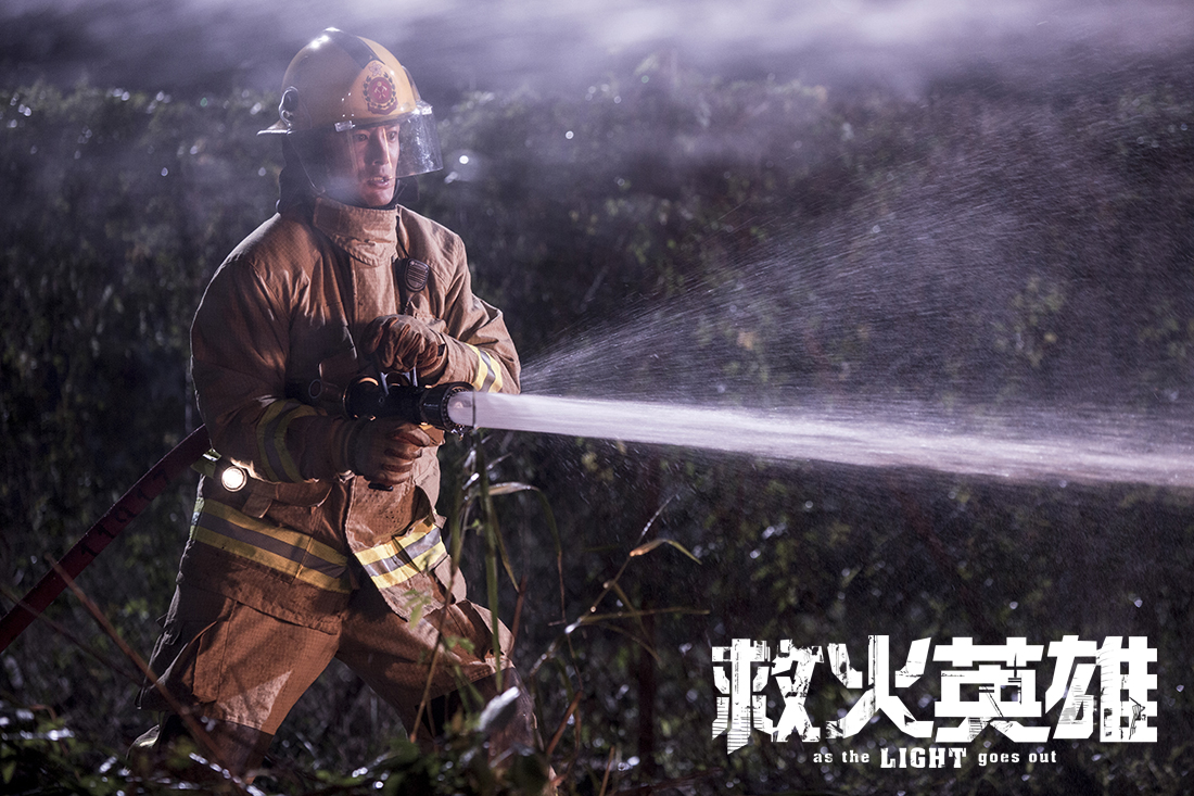 Кадры из Когда гаснет свет (2014)