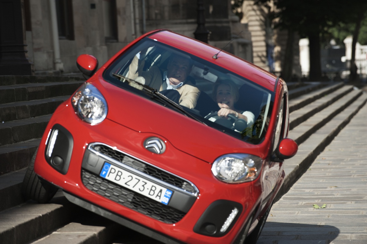 Кадры из Как украсть бриллиант (2013)